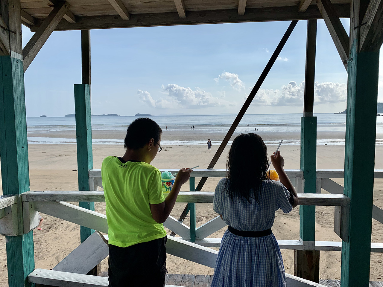 子供たちと海水浴に行きました！