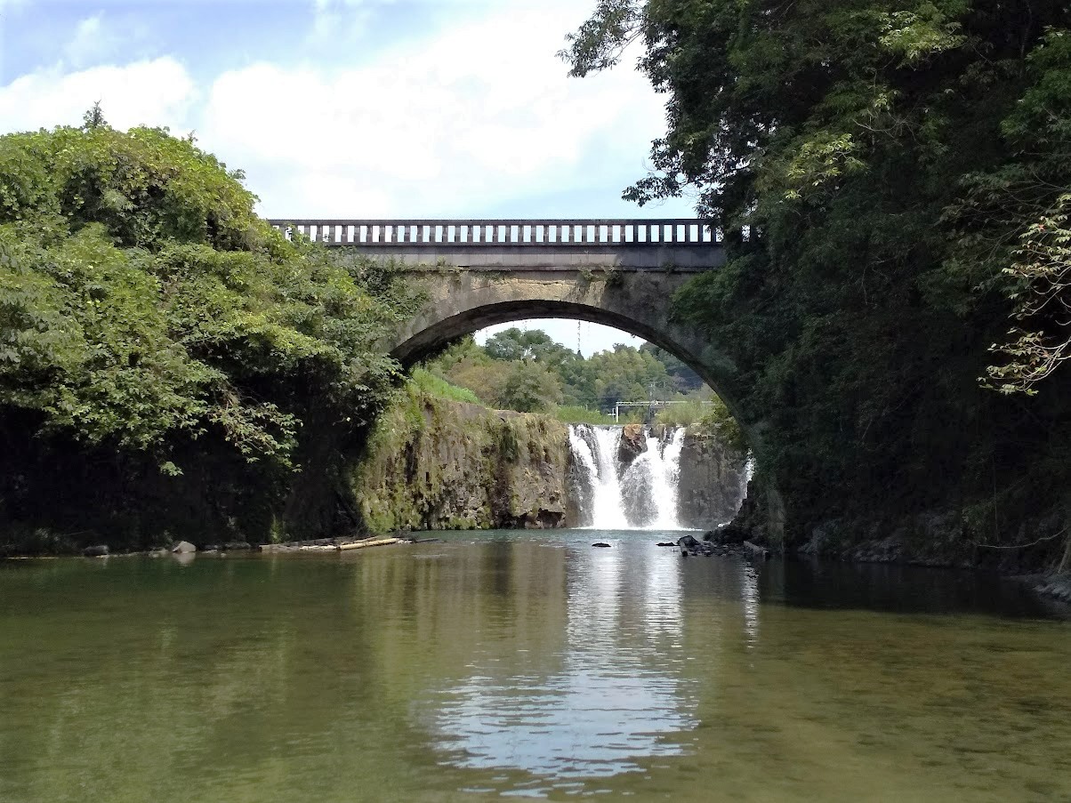 「金山橋」