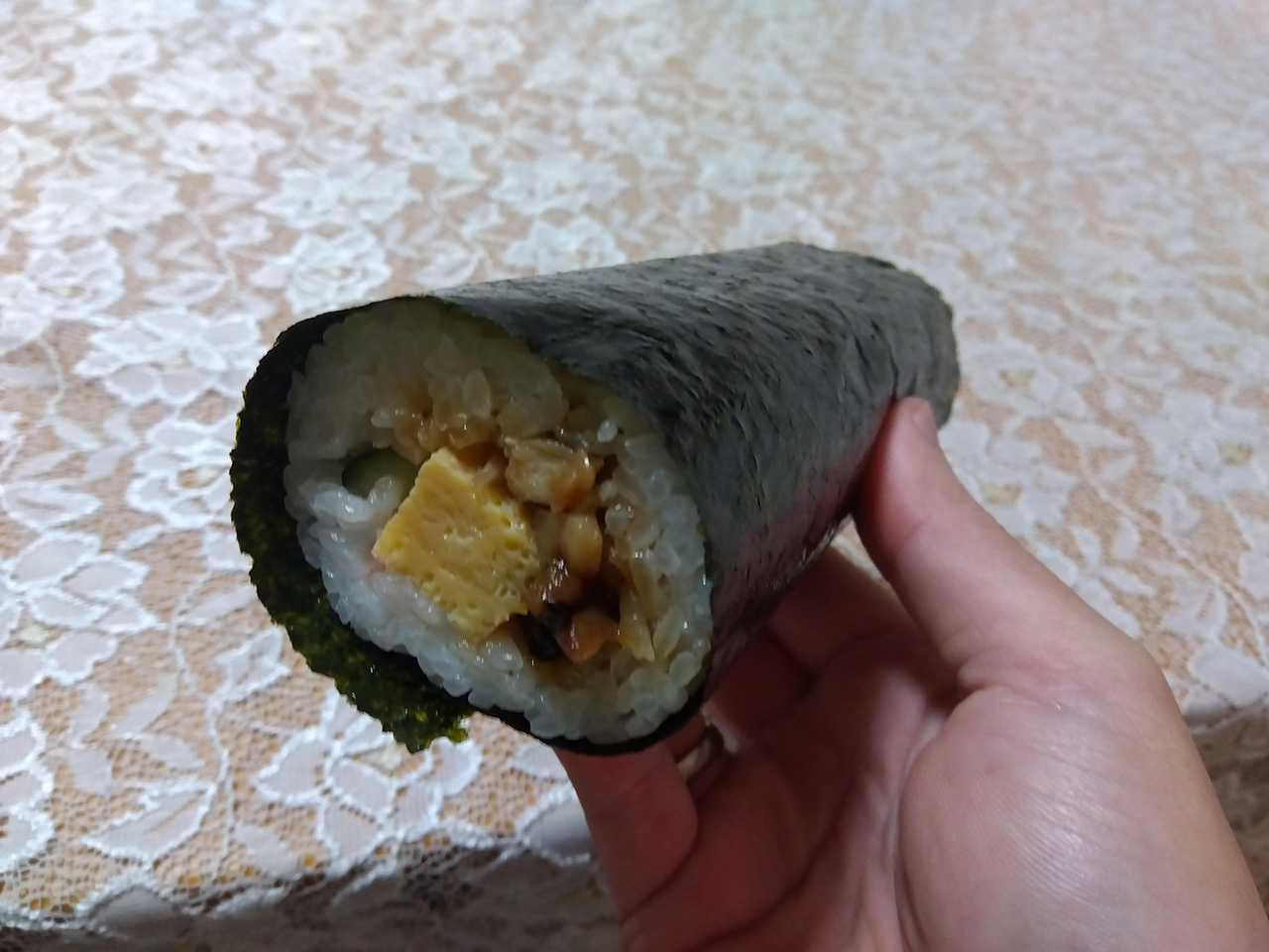 節分の日には、豆まき派、恵方巻き派　
